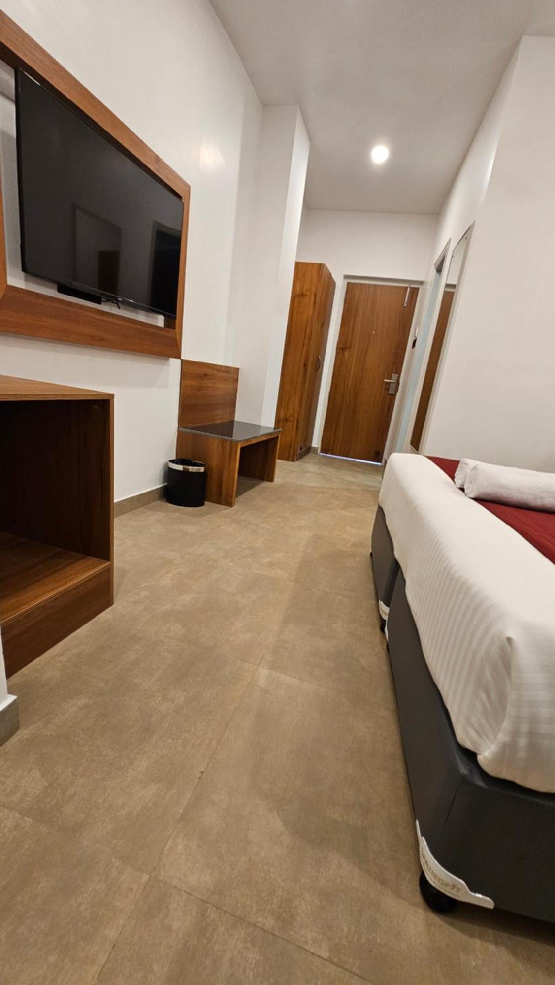 Indiana Hills Hotel Shillong Bagian luar foto
