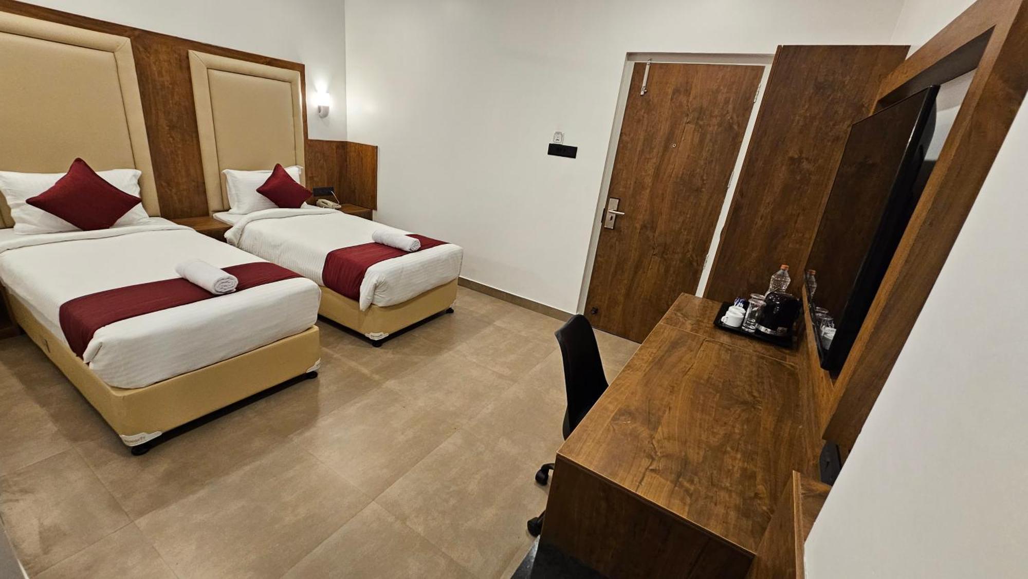 Indiana Hills Hotel Shillong Bagian luar foto
