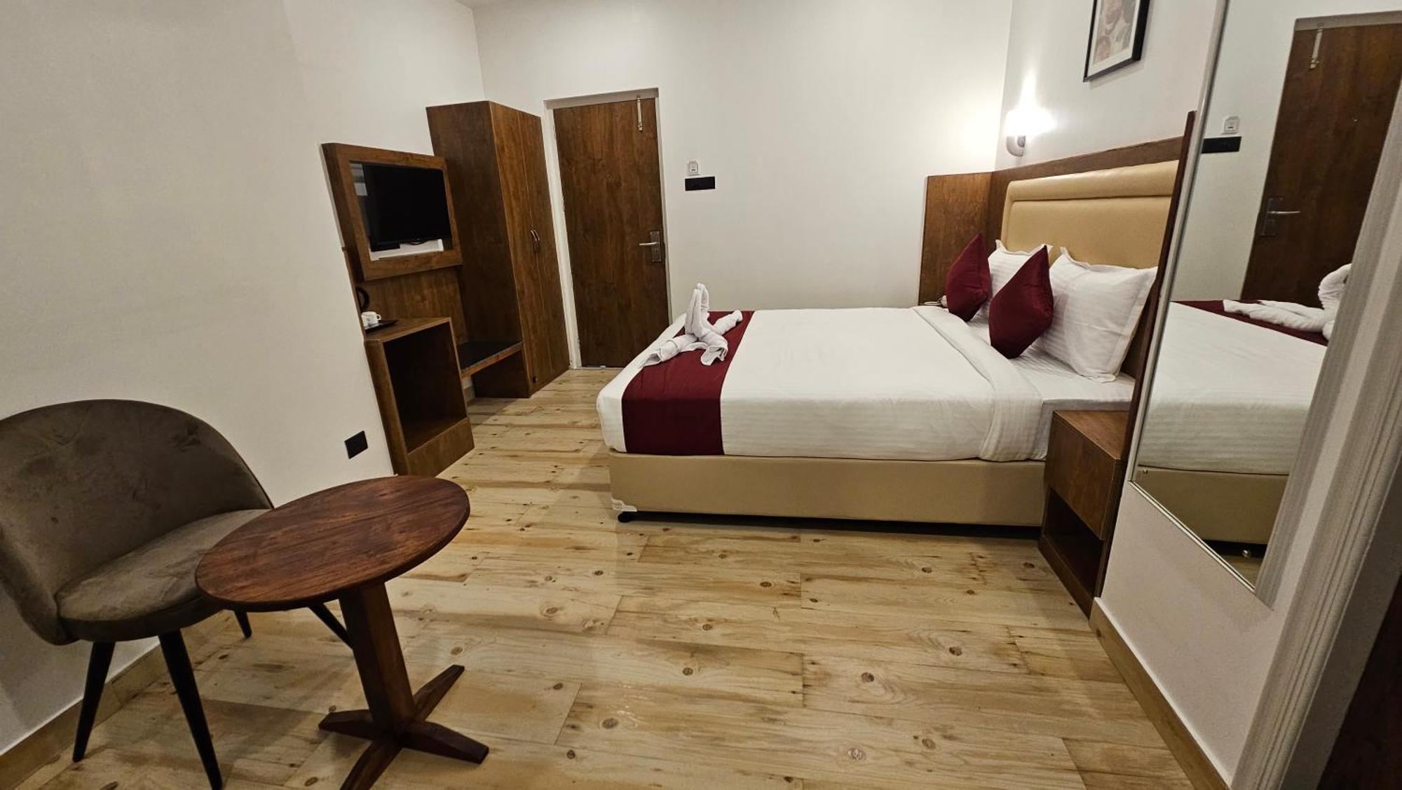 Indiana Hills Hotel Shillong Bagian luar foto