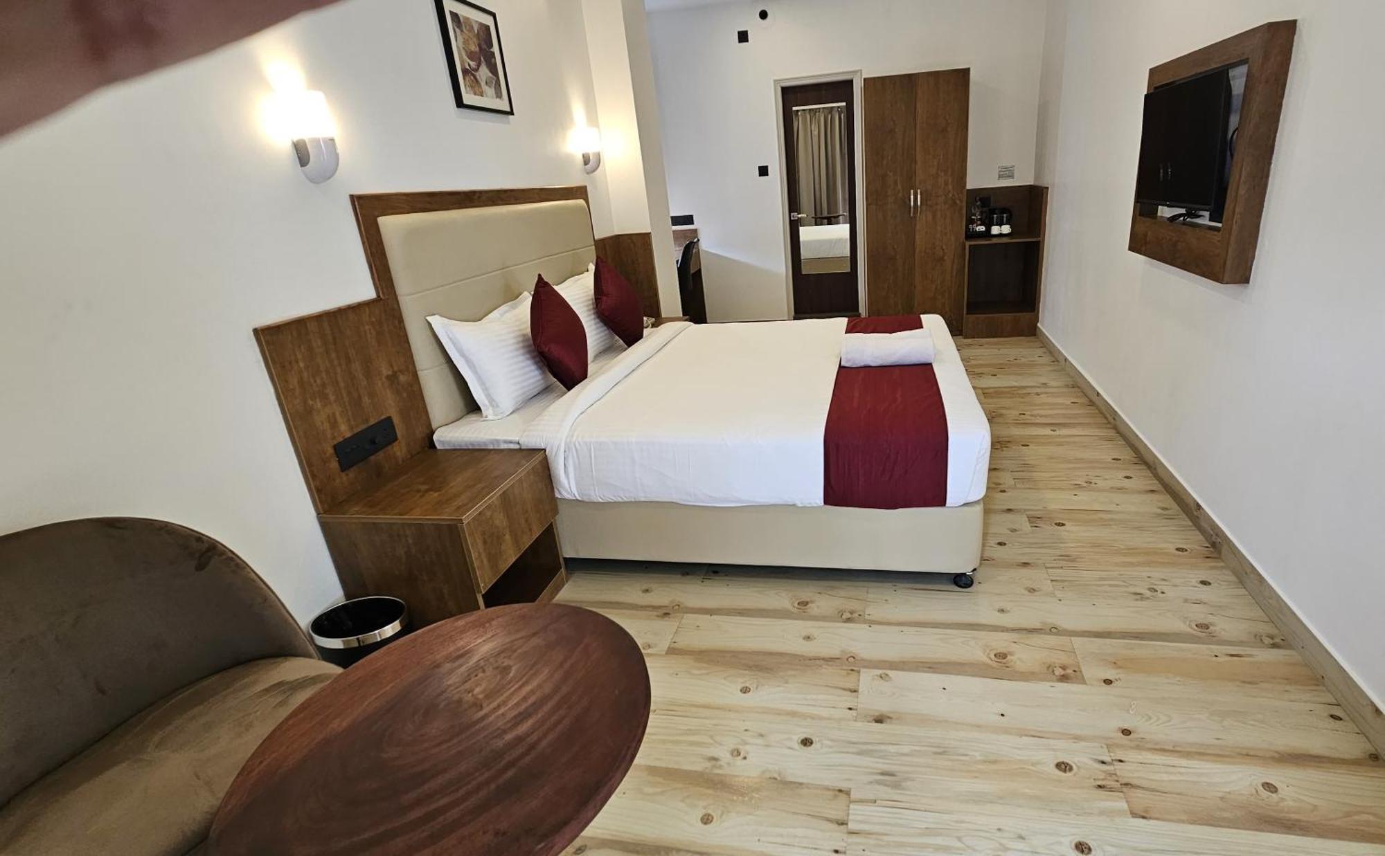 Indiana Hills Hotel Shillong Bagian luar foto