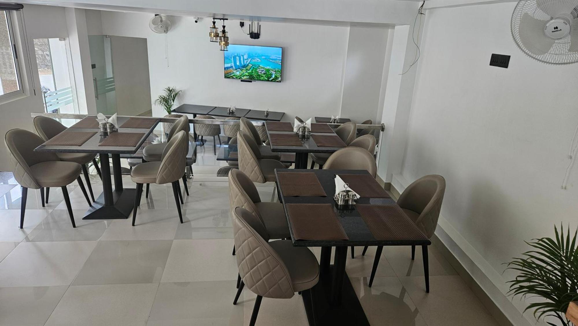 Indiana Hills Hotel Shillong Bagian luar foto